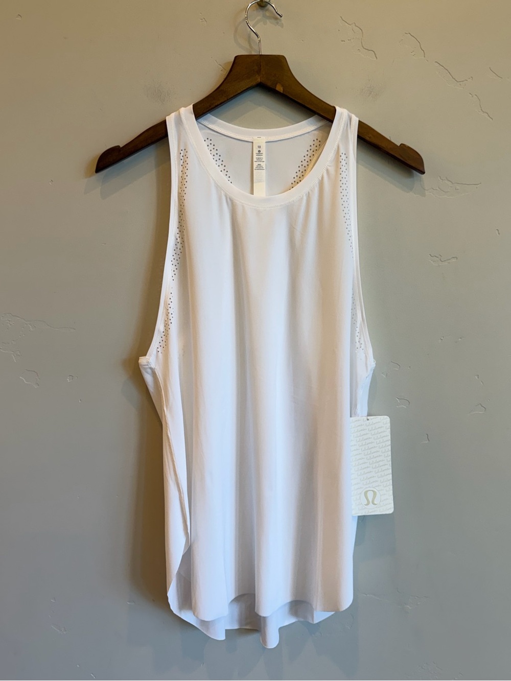 LULULEMON ATHLETICA White Workout To Water Tank